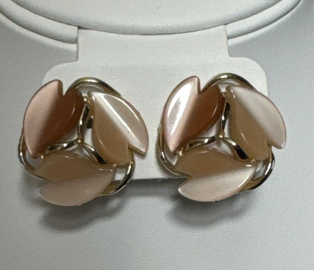 Vintage heart shaped nude colored clip on earrings